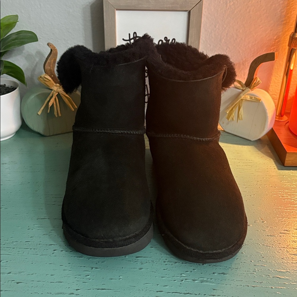 Black Suede Ankle Boots SZ 7 box 145